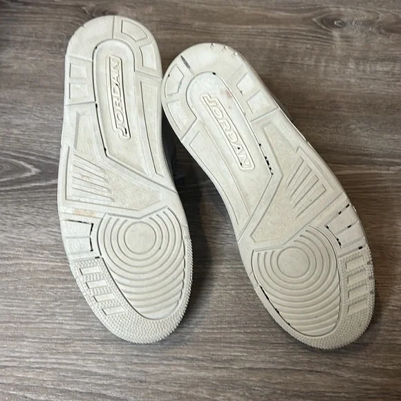 EUC Jordan Courtside shoes (men’s 10) - Picture 4 of 11